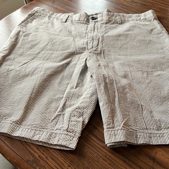 Banana Republic Men’s Emerson short. - Picture 2 of 5